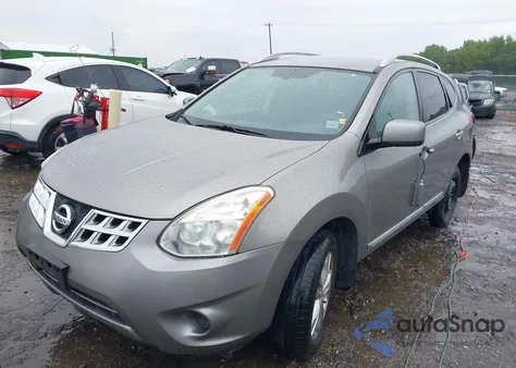 2013 Nissan Rogue Sv z USA, uszkodzony, nr VIN JN8AS5MV9DW125832